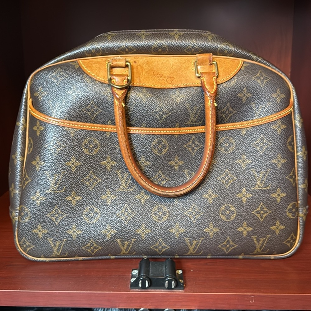 **AUTHENTIC** Louis Vuitton Deauville